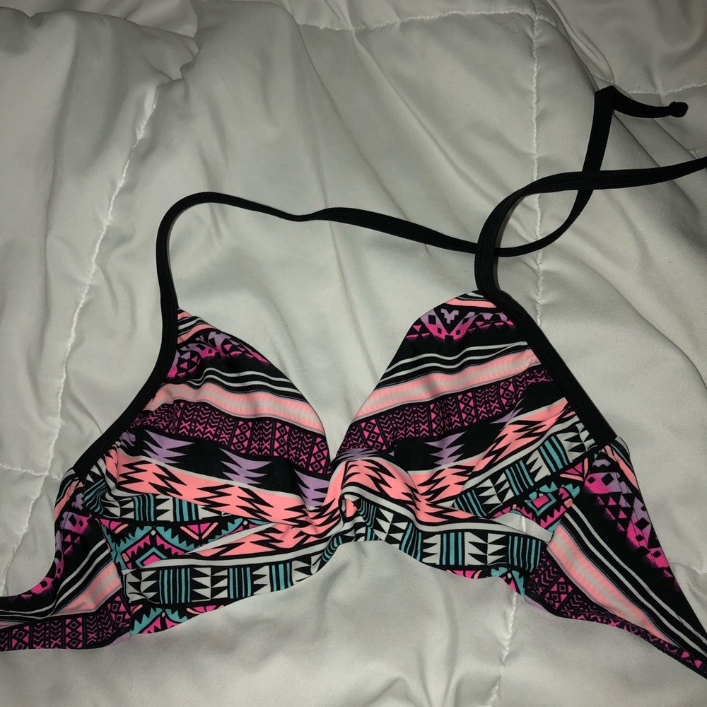 Patterned bikini top